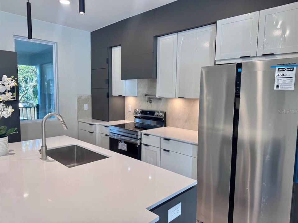 For Sale: $312,000 (3 beds, 2 baths, 1230 Square Feet)