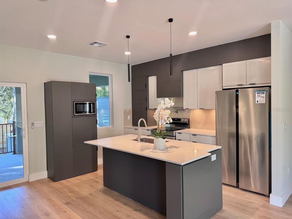 For Sale: $312,000 (3 beds, 2 baths, 1230 Square Feet)