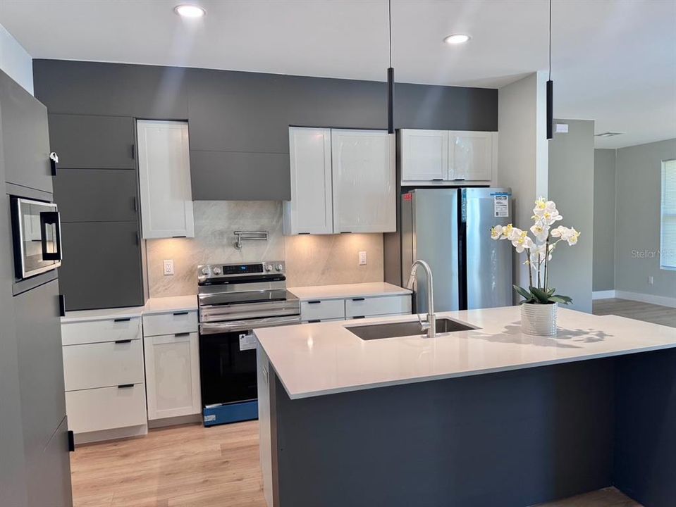 For Sale: $312,000 (3 beds, 2 baths, 1230 Square Feet)