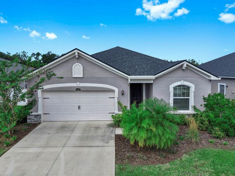 Active With Contract: $375,000 (3 beds, 2 baths, 2017 Square Feet)