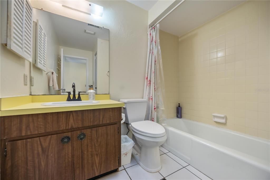 待售: $140,000 (2 贝兹, 1 浴室, 1072 平方英尺)