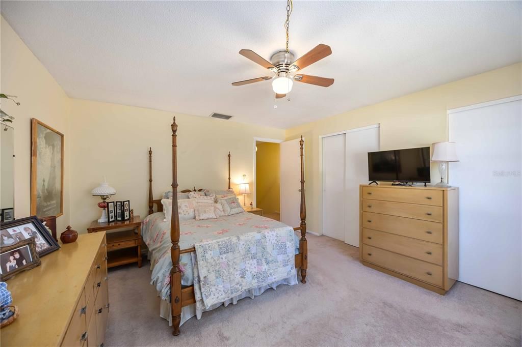 待售: $140,000 (2 贝兹, 1 浴室, 1072 平方英尺)