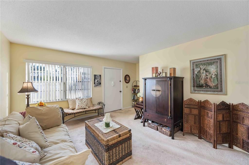 待售: $140,000 (2 贝兹, 1 浴室, 1072 平方英尺)