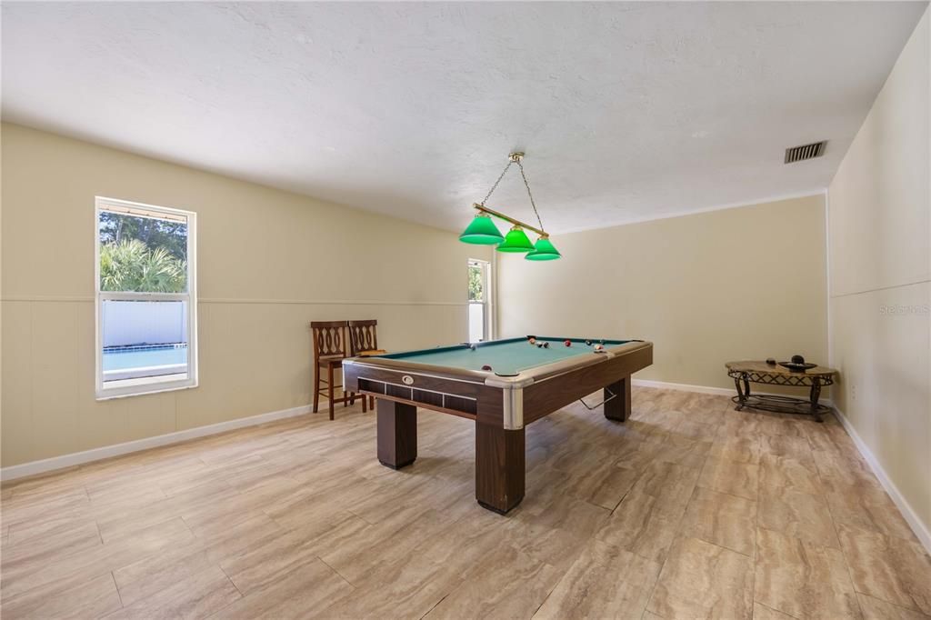 待售: $140,000 (2 贝兹, 1 浴室, 1072 平方英尺)