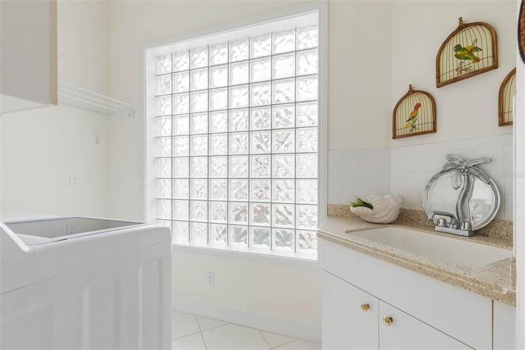 En Venta: $950,000 (3 camas, 2 baños, 2336 Pies cuadrados)