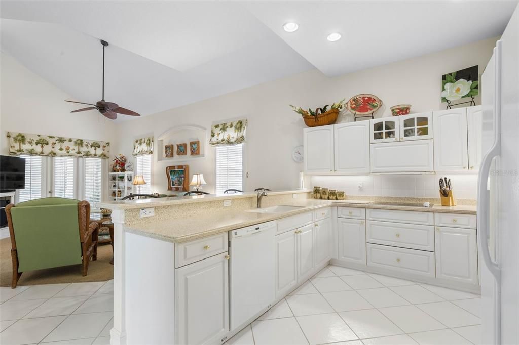 En Venta: $950,000 (3 camas, 2 baños, 2336 Pies cuadrados)