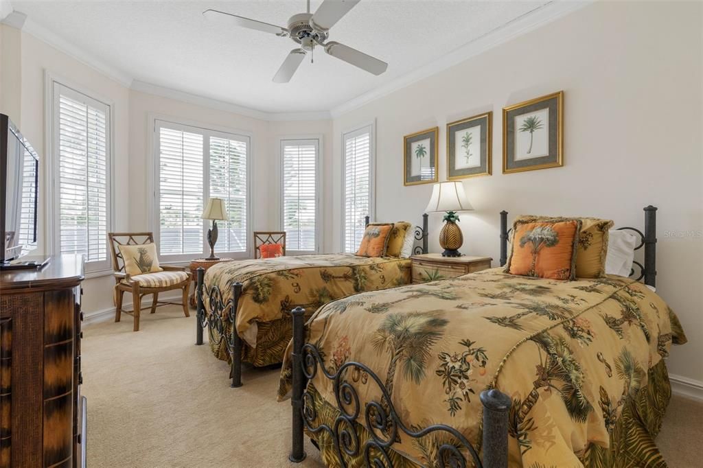 En Venta: $950,000 (3 camas, 2 baños, 2336 Pies cuadrados)