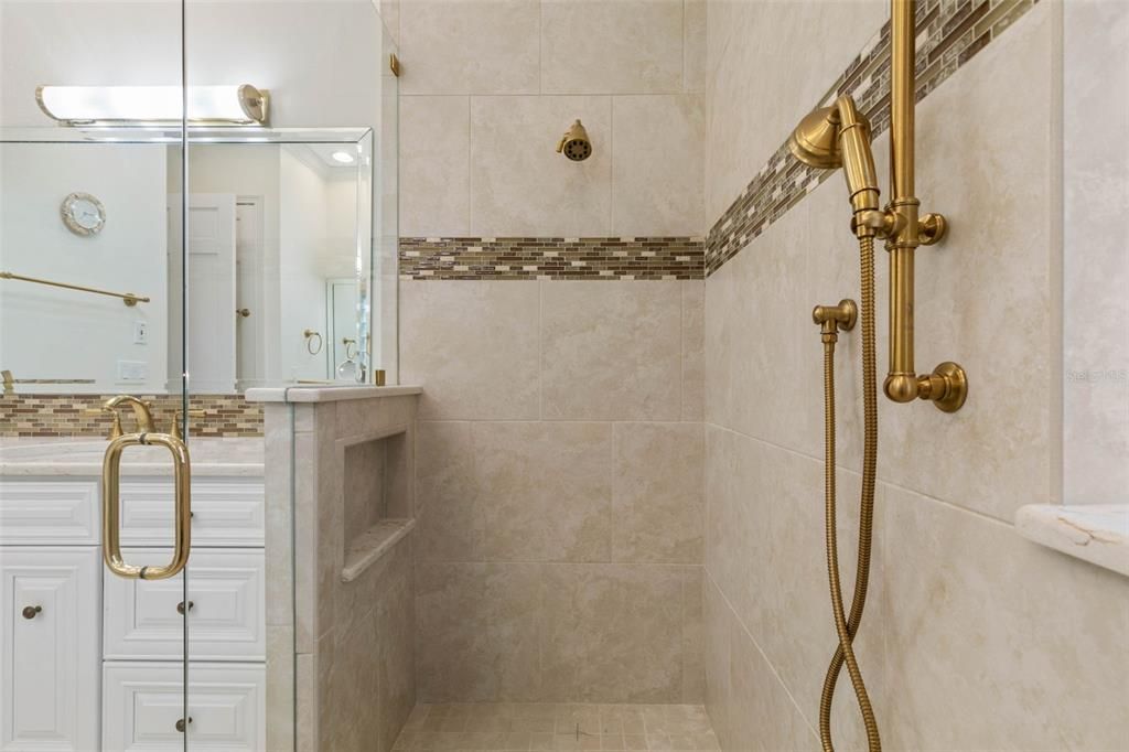 En Venta: $950,000 (3 camas, 2 baños, 2336 Pies cuadrados)