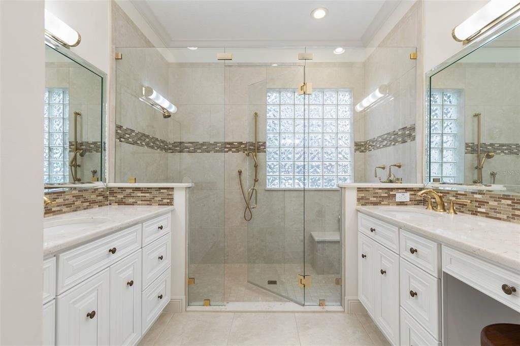 En Venta: $950,000 (3 camas, 2 baños, 2336 Pies cuadrados)