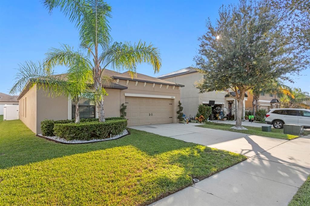 合同活跃: $335,000 (4 贝兹, 2 浴室, 1841 平方英尺)