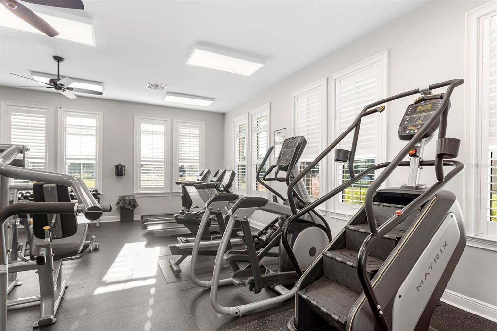 合同活跃: $335,000 (4 贝兹, 2 浴室, 1841 平方英尺)