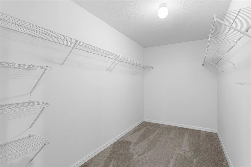 合同活跃: $335,000 (4 贝兹, 2 浴室, 1841 平方英尺)