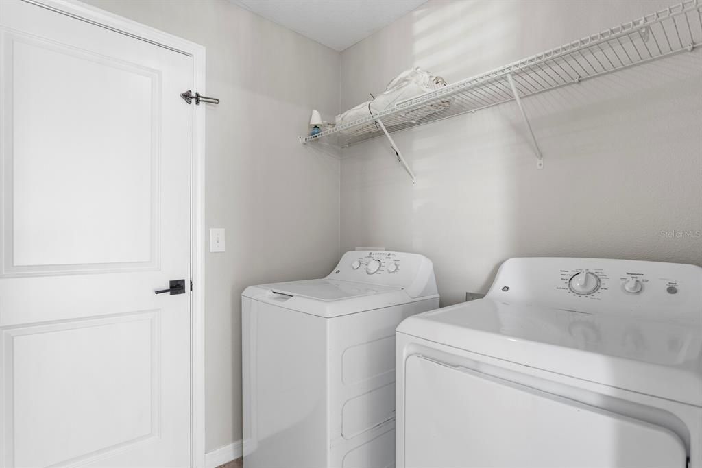 合同活跃: $335,000 (4 贝兹, 2 浴室, 1841 平方英尺)