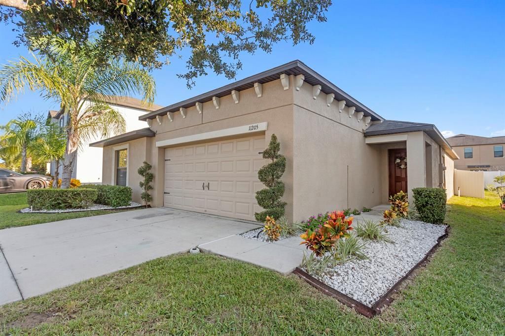 合同活跃: $335,000 (4 贝兹, 2 浴室, 1841 平方英尺)