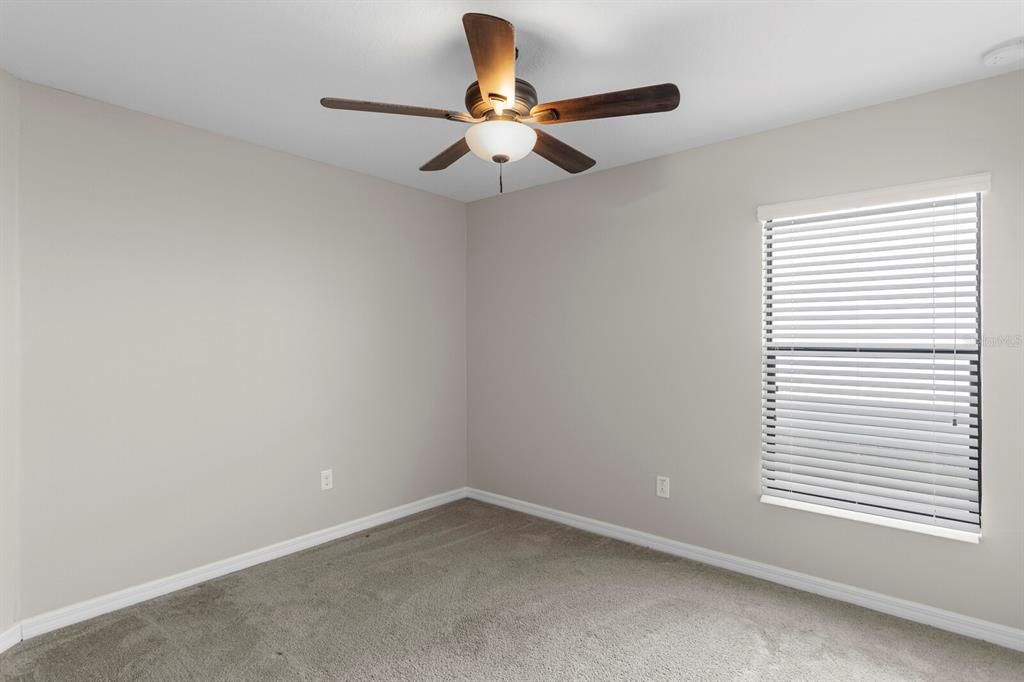 合同活跃: $335,000 (4 贝兹, 2 浴室, 1841 平方英尺)