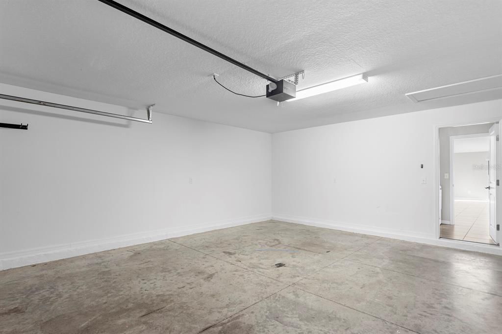 合同活跃: $335,000 (4 贝兹, 2 浴室, 1841 平方英尺)