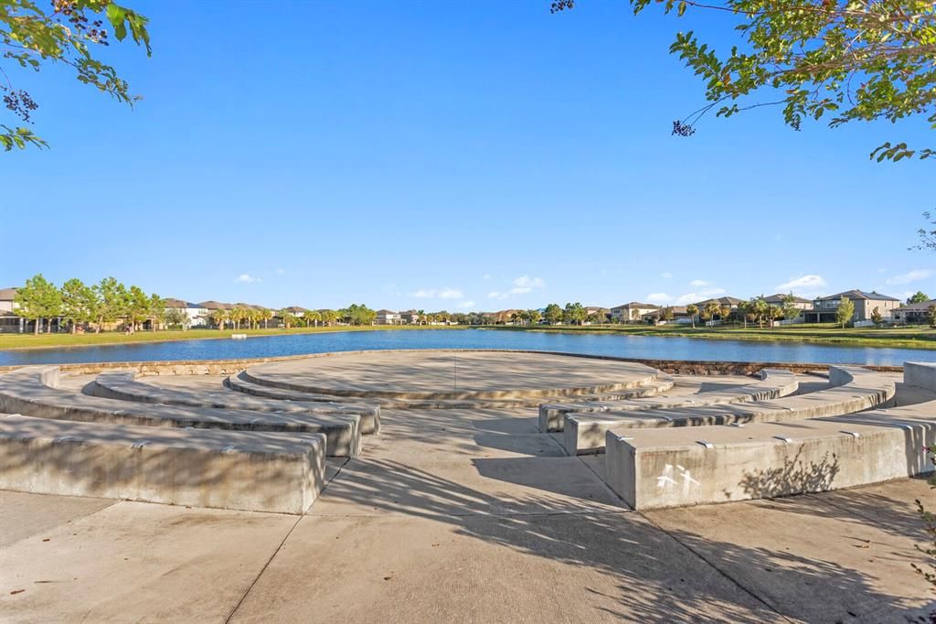 合同活跃: $335,000 (4 贝兹, 2 浴室, 1841 平方英尺)