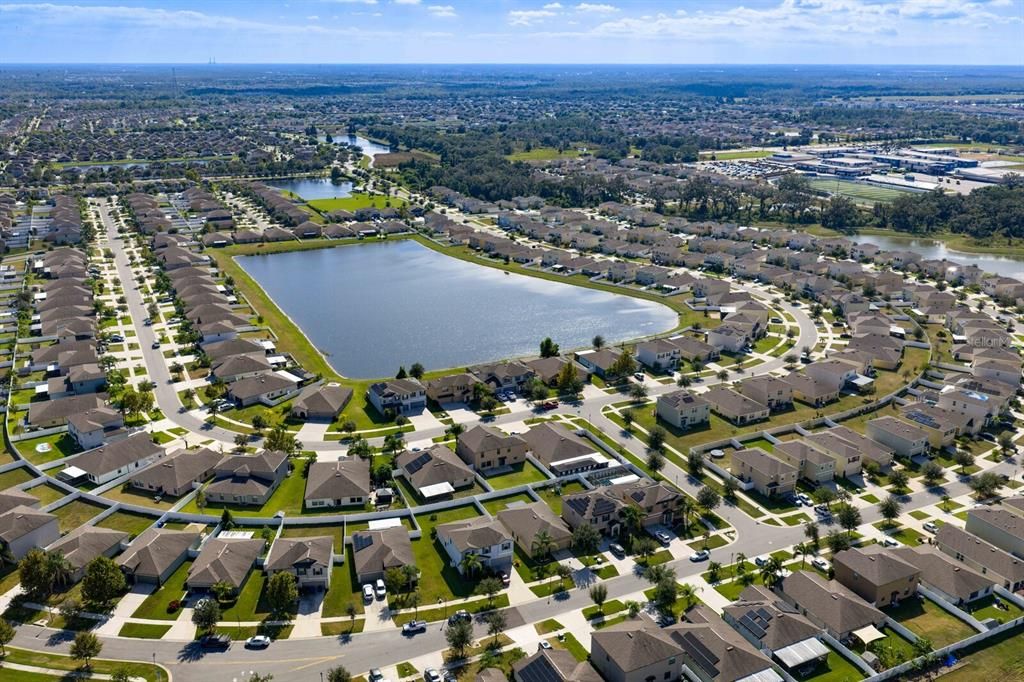 合同活跃: $335,000 (4 贝兹, 2 浴室, 1841 平方英尺)