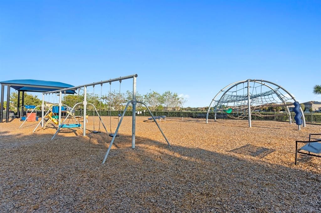 合同活跃: $335,000 (4 贝兹, 2 浴室, 1841 平方英尺)