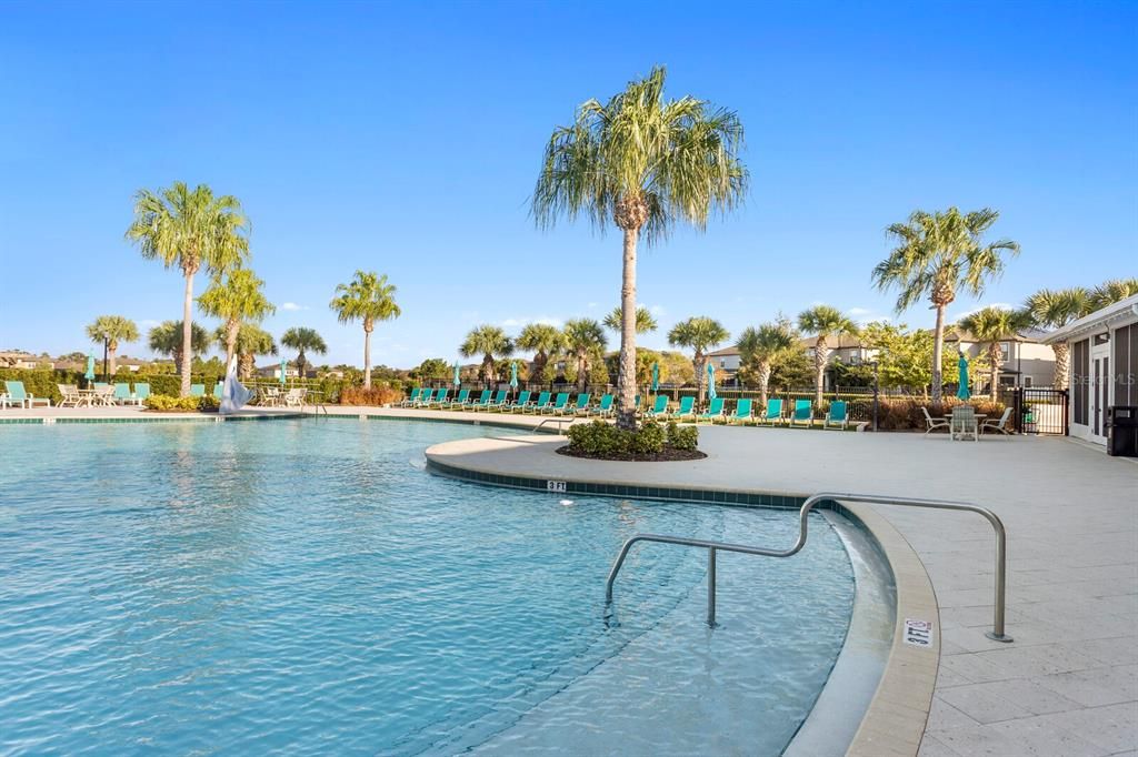 合同活跃: $335,000 (4 贝兹, 2 浴室, 1841 平方英尺)