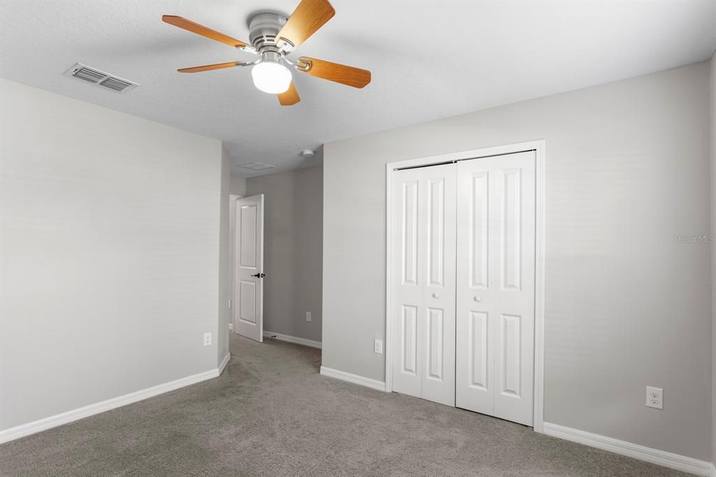 合同活跃: $335,000 (4 贝兹, 2 浴室, 1841 平方英尺)