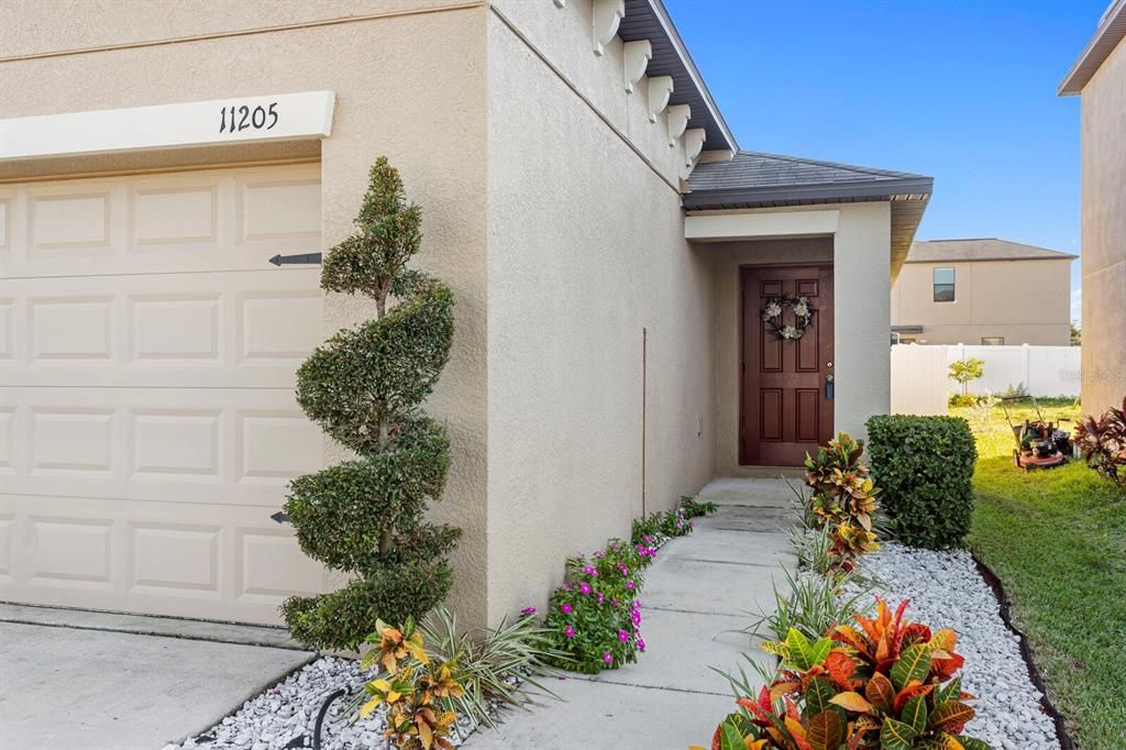 合同活跃: $335,000 (4 贝兹, 2 浴室, 1841 平方英尺)