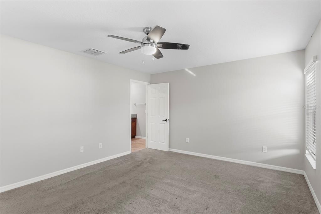 合同活跃: $335,000 (4 贝兹, 2 浴室, 1841 平方英尺)