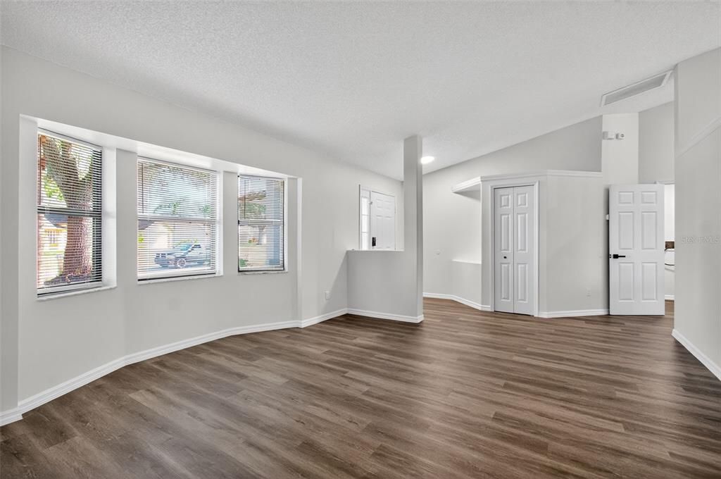 Active With Contract: $349,900 (3 beds, 2 baths, 2007 Square Feet)