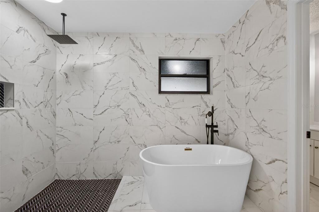 Active With Contract: $349,900 (3 beds, 2 baths, 2007 Square Feet)