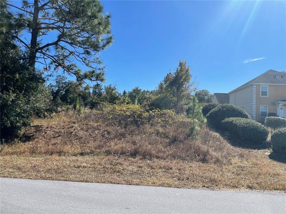 На продажу: $95,000 (0.69 acres)