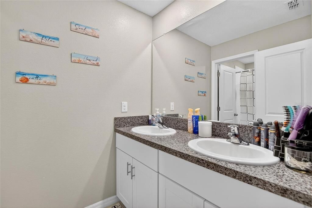 For Rent: $3,400 (6 beds, 2 baths, 2902 Square Feet)