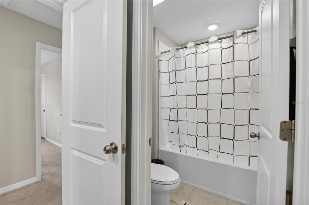 For Rent: $3,400 (6 beds, 2 baths, 2902 Square Feet)