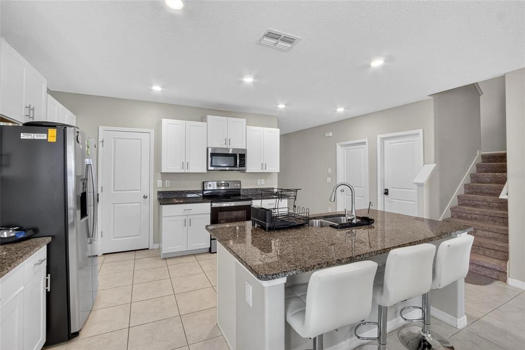 For Rent: $3,400 (6 beds, 2 baths, 2902 Square Feet)