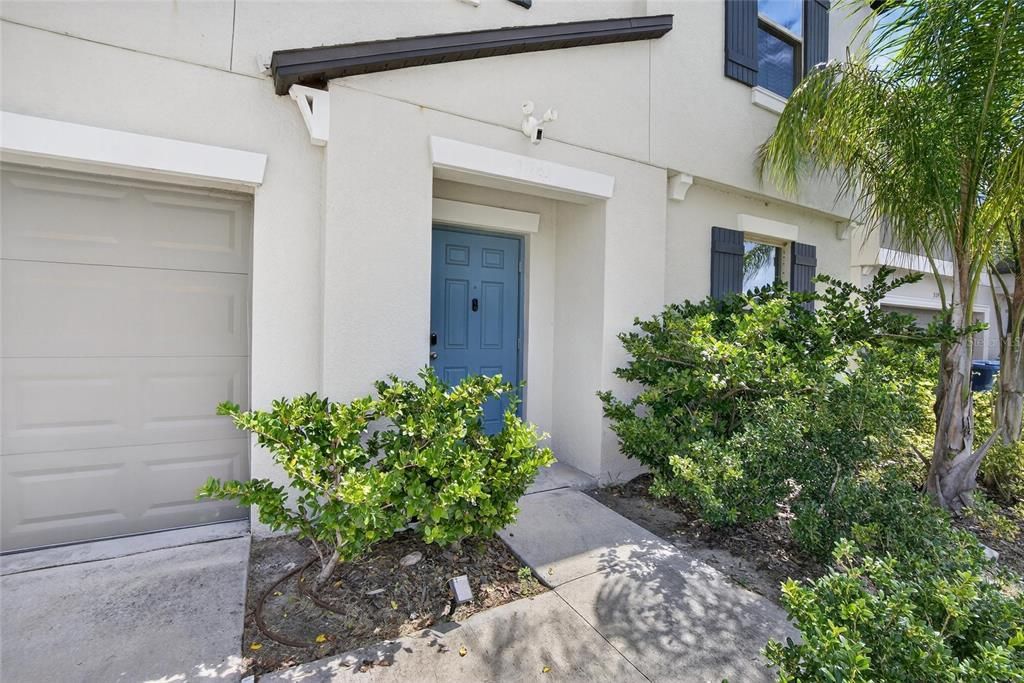 For Rent: $3,400 (6 beds, 2 baths, 2902 Square Feet)