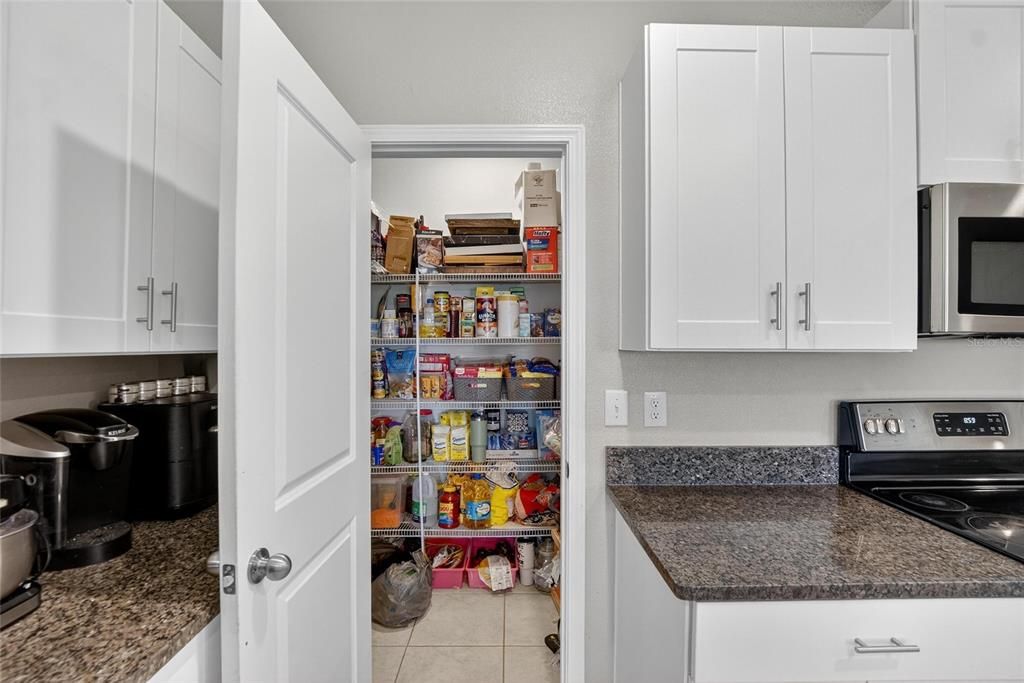 For Rent: $3,400 (6 beds, 2 baths, 2902 Square Feet)