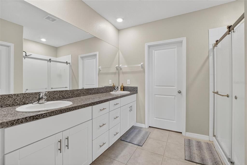 For Rent: $3,400 (6 beds, 2 baths, 2902 Square Feet)