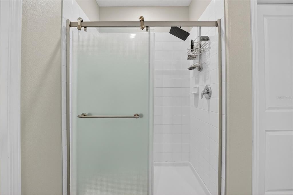 For Rent: $3,400 (6 beds, 2 baths, 2902 Square Feet)