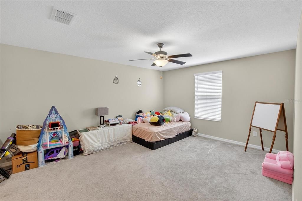 For Rent: $3,400 (6 beds, 2 baths, 2902 Square Feet)