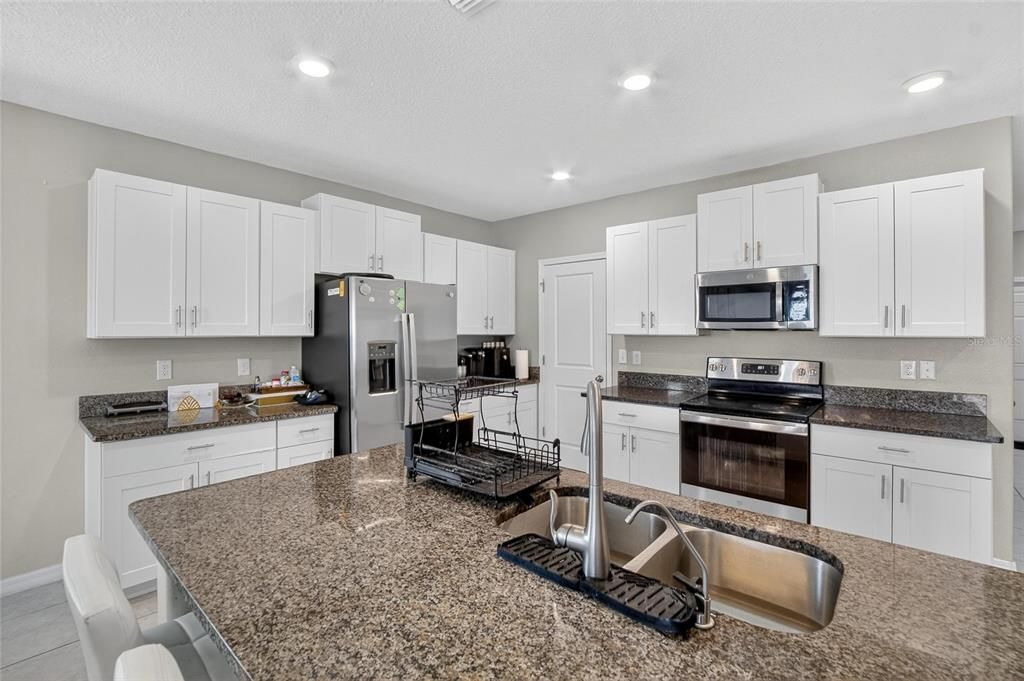 For Rent: $3,400 (6 beds, 2 baths, 2902 Square Feet)