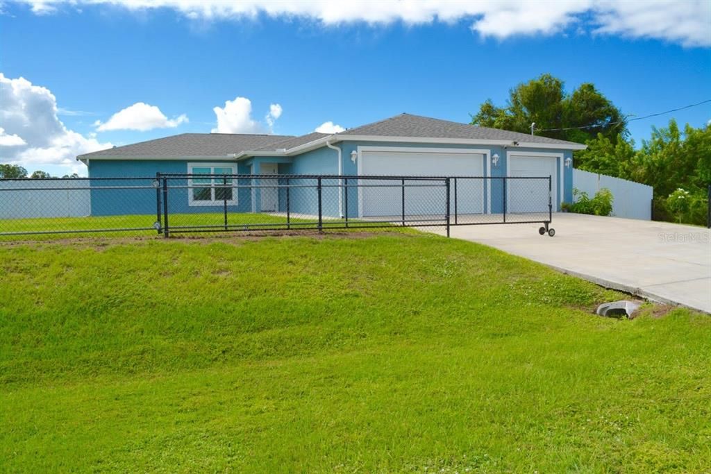 En Venta: $264,900 (4 camas, 3 baños, 1648 Pies cuadrados)