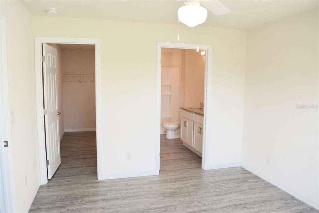 En Venta: $264,900 (4 camas, 3 baños, 1648 Pies cuadrados)