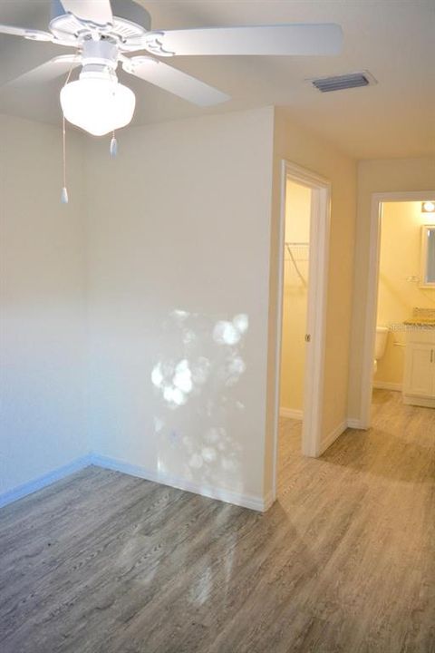 En Venta: $264,900 (4 camas, 3 baños, 1648 Pies cuadrados)