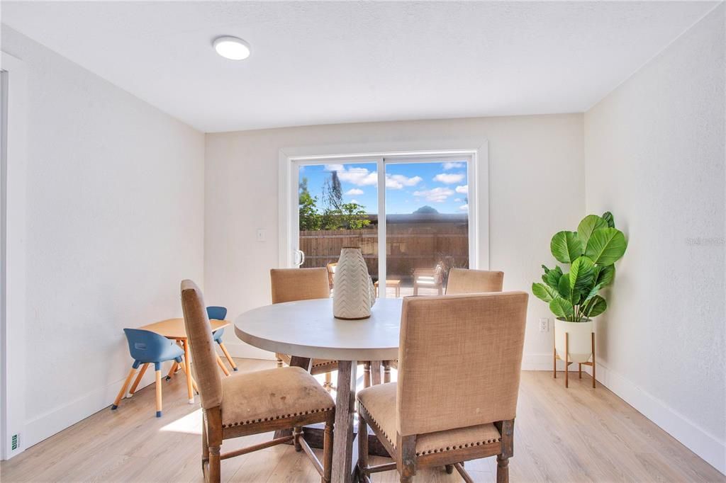 待售: $379,999 (3 贝兹, 1 浴室, 1313 平方英尺)