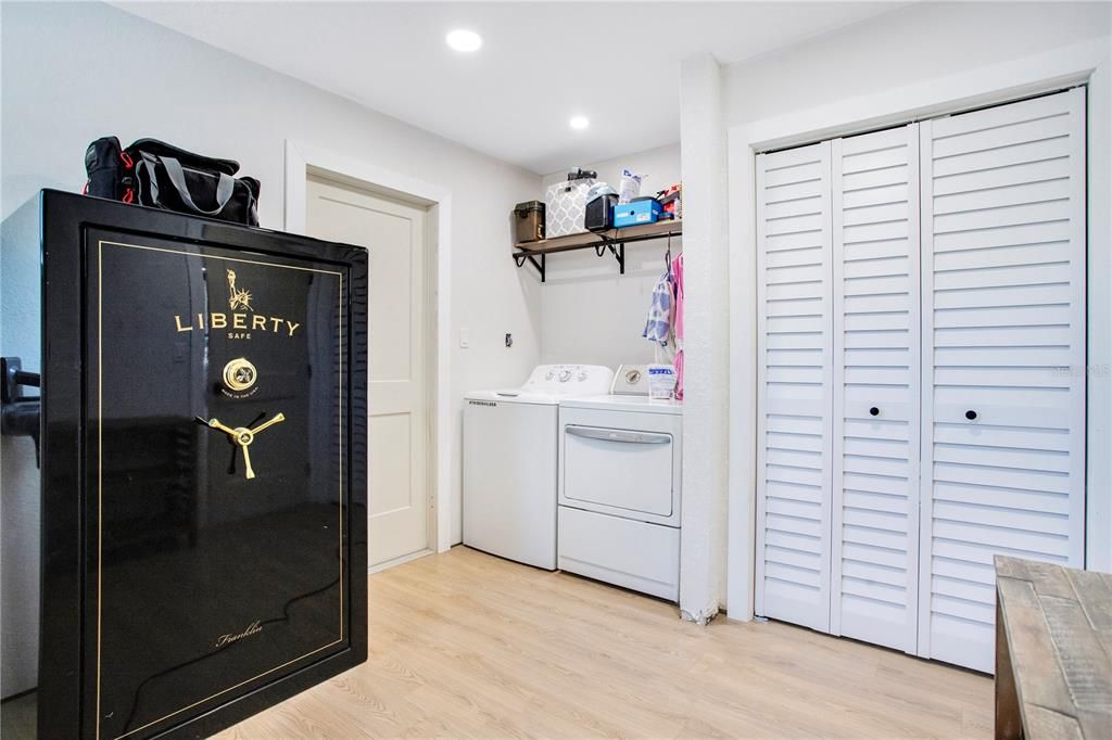 待售: $379,999 (3 贝兹, 1 浴室, 1313 平方英尺)