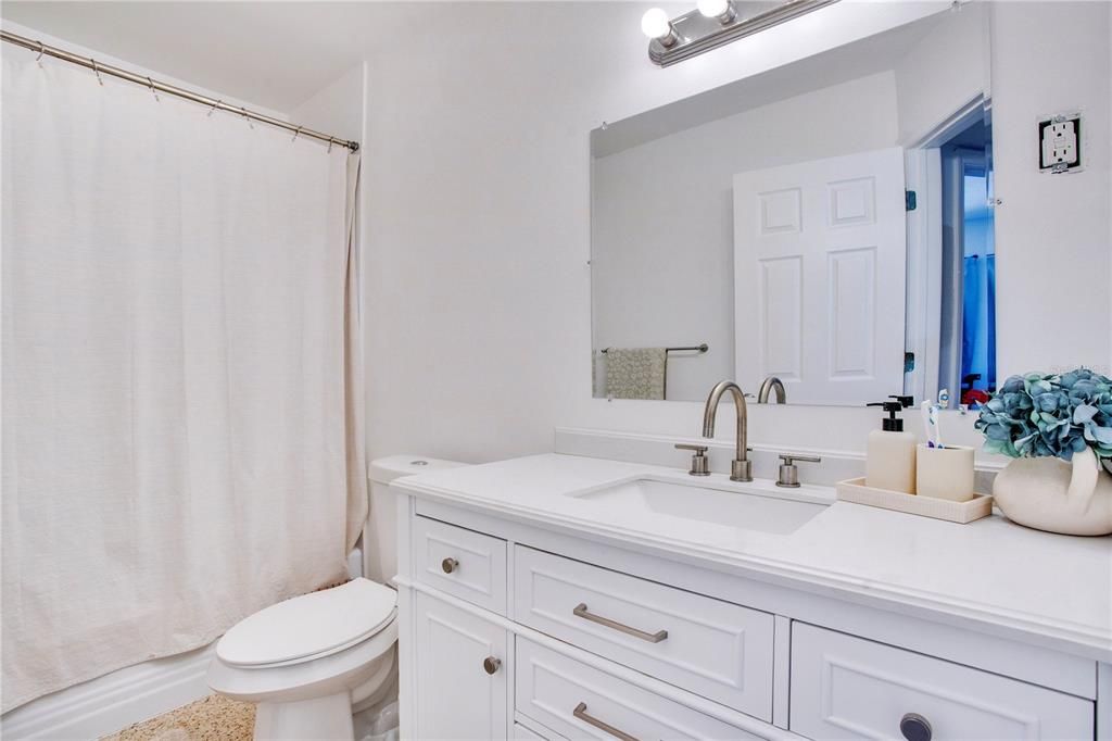 待售: $379,999 (3 贝兹, 1 浴室, 1313 平方英尺)