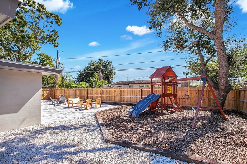 待售: $379,999 (3 贝兹, 1 浴室, 1313 平方英尺)