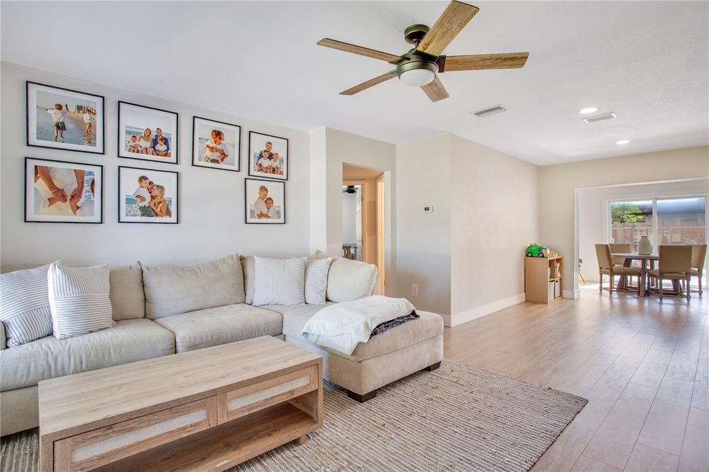 待售: $379,999 (3 贝兹, 1 浴室, 1313 平方英尺)