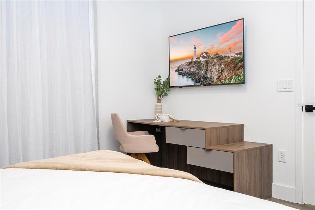 For Sale: $595,000 (5 beds, 4 baths, 2133 Square Feet)