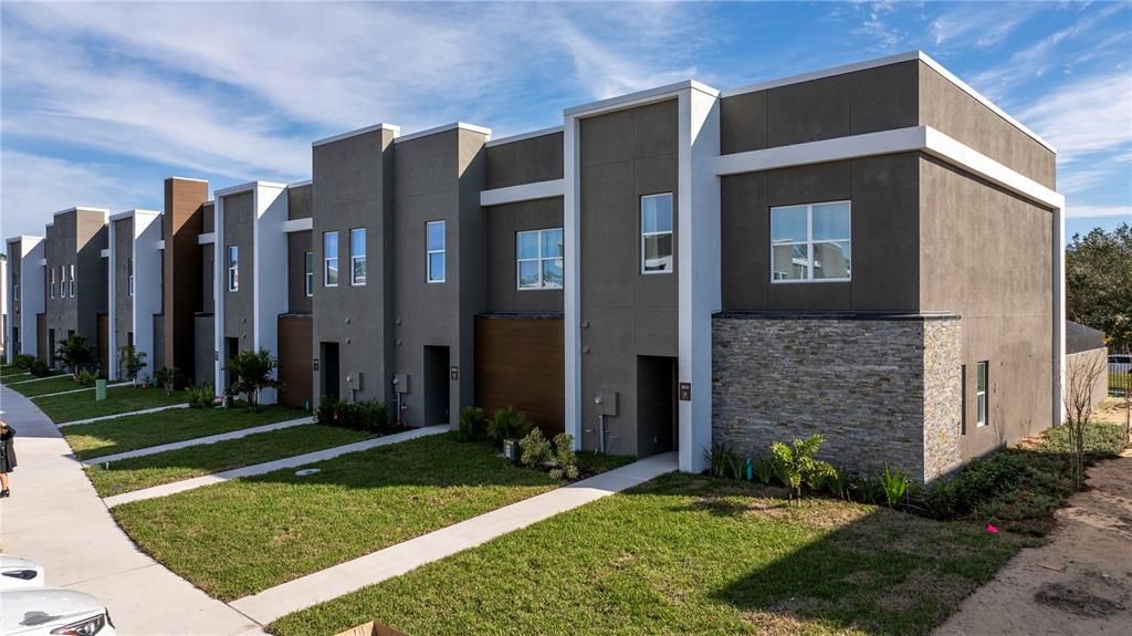 For Sale: $595,000 (5 beds, 4 baths, 2133 Square Feet)