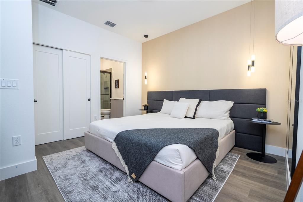 For Sale: $595,000 (5 beds, 4 baths, 2133 Square Feet)